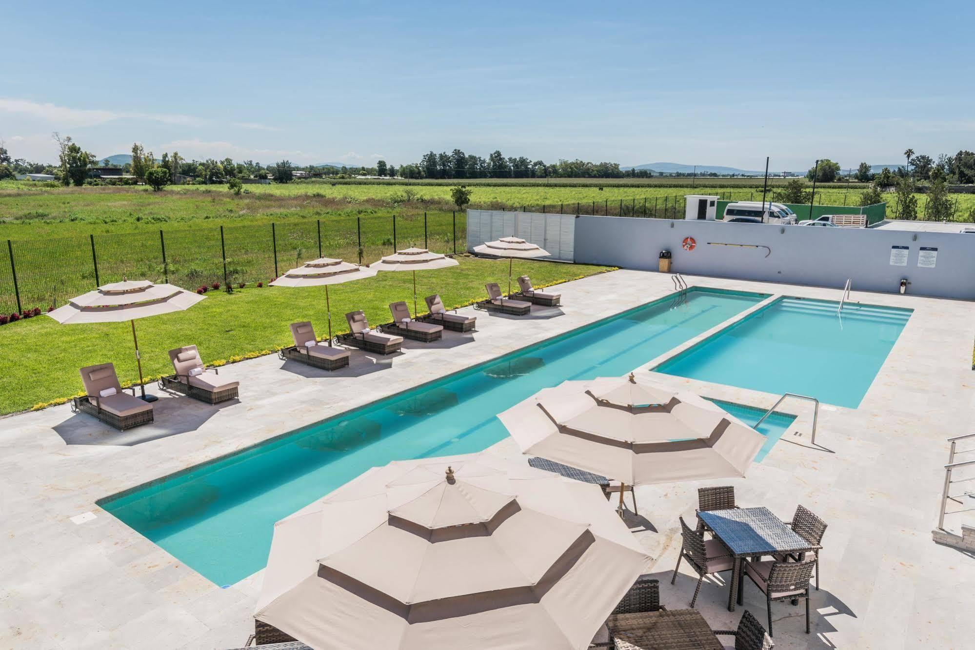 Hampton Inn & Suites By Hilton Salamanca Bajio Ngoại thất bức ảnh