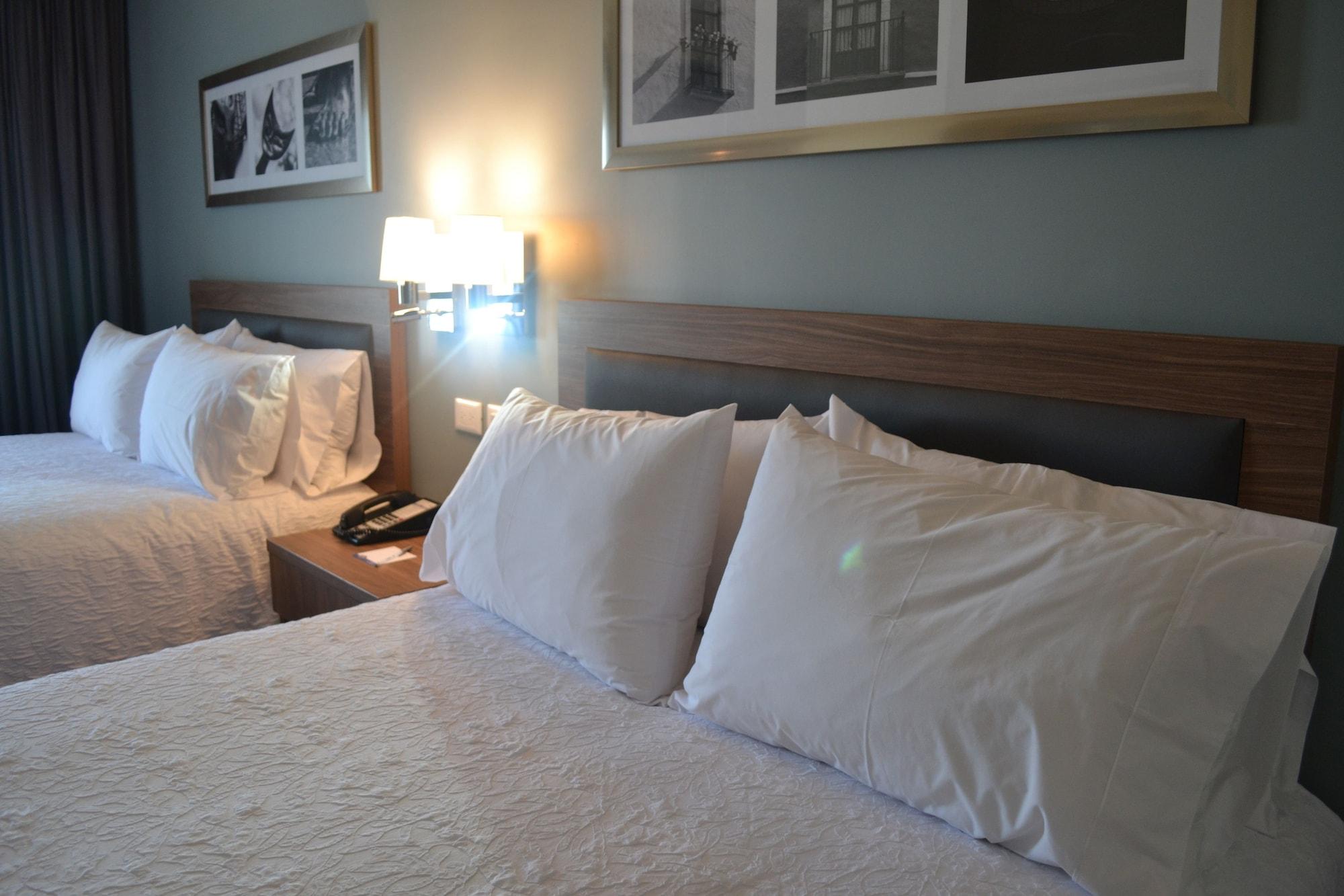 Hampton Inn & Suites By Hilton Salamanca Bajio Ngoại thất bức ảnh