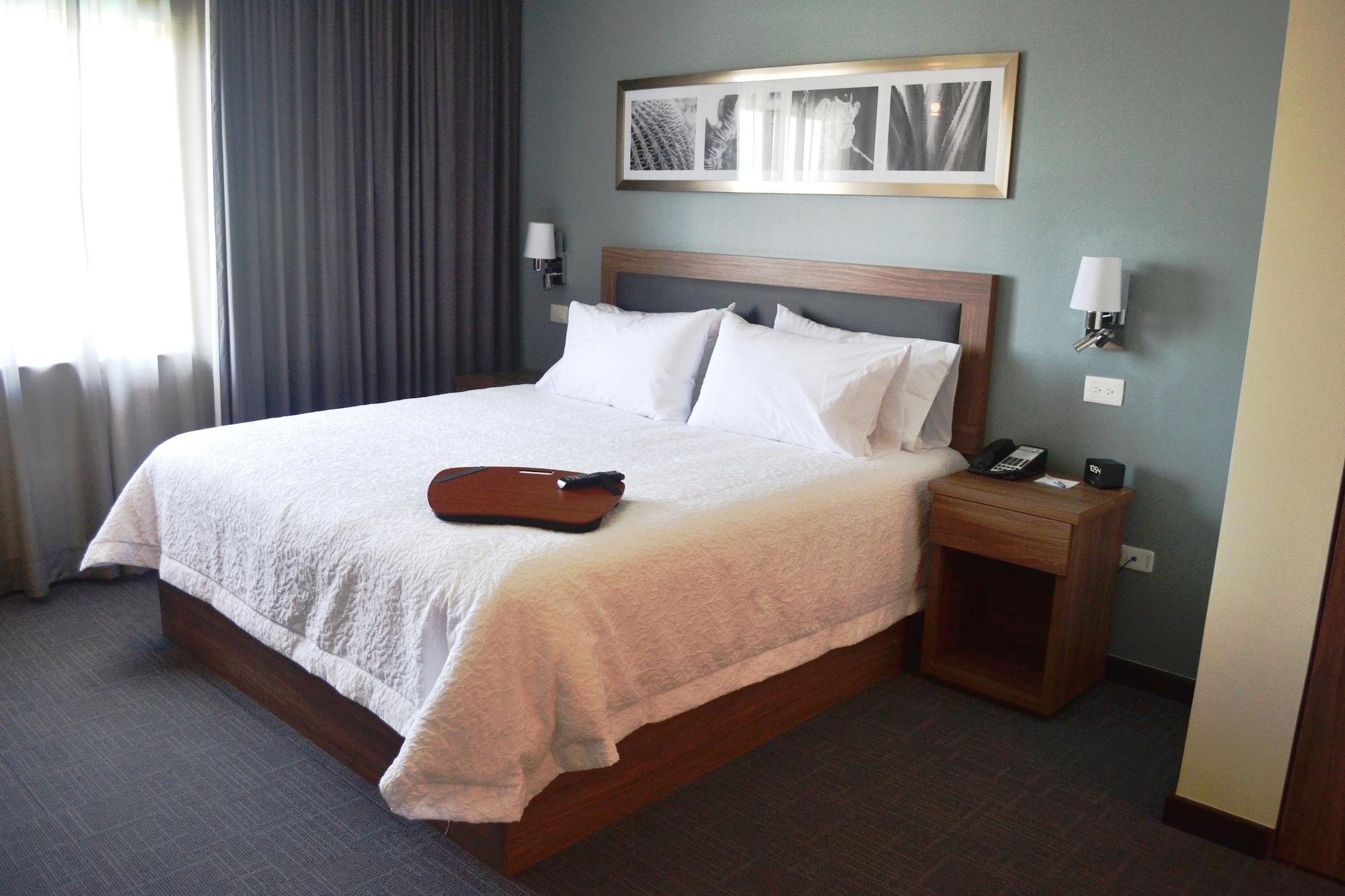 Hampton Inn & Suites By Hilton Salamanca Bajio Ngoại thất bức ảnh
