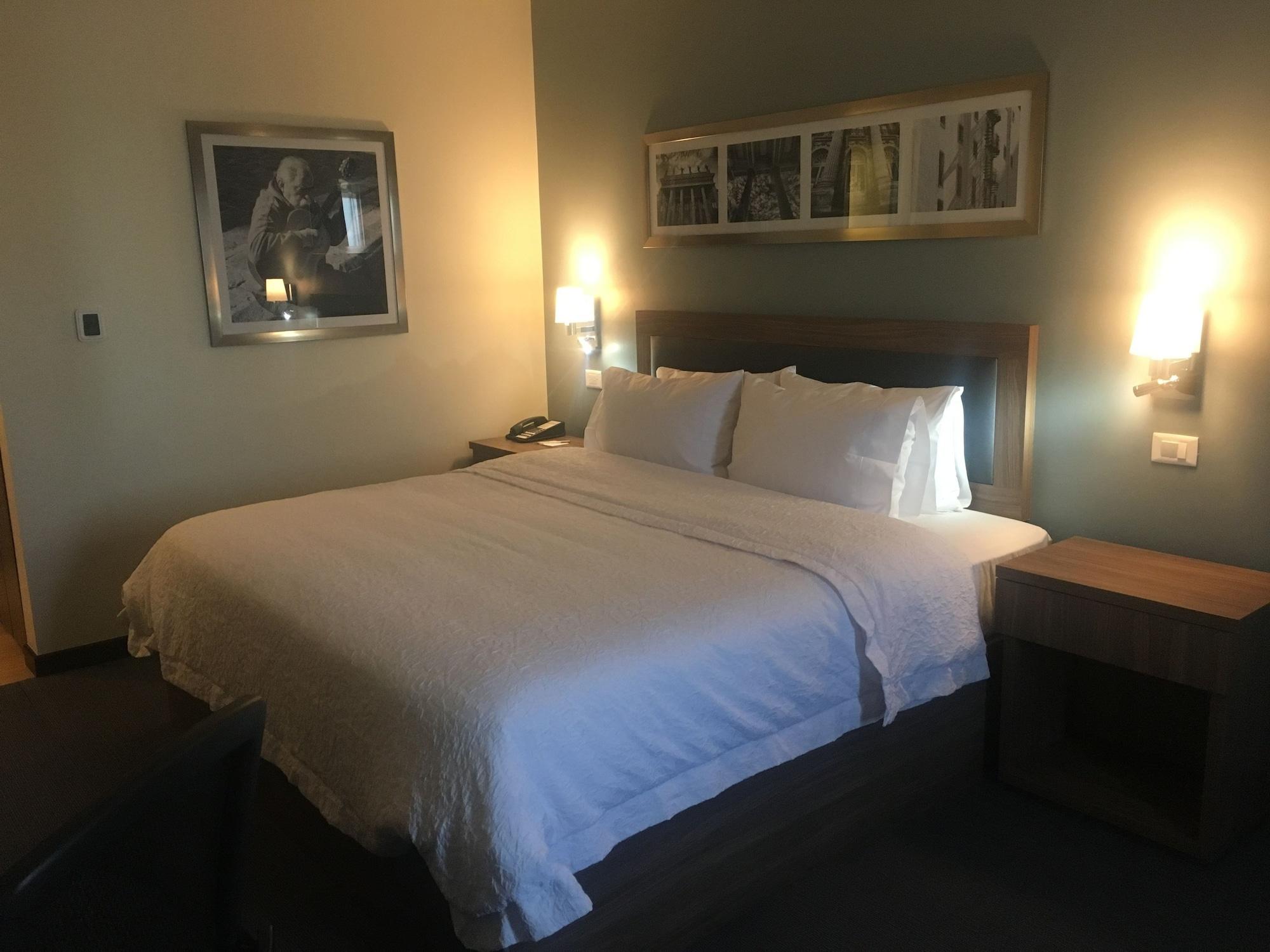Hampton Inn & Suites By Hilton Salamanca Bajio Ngoại thất bức ảnh