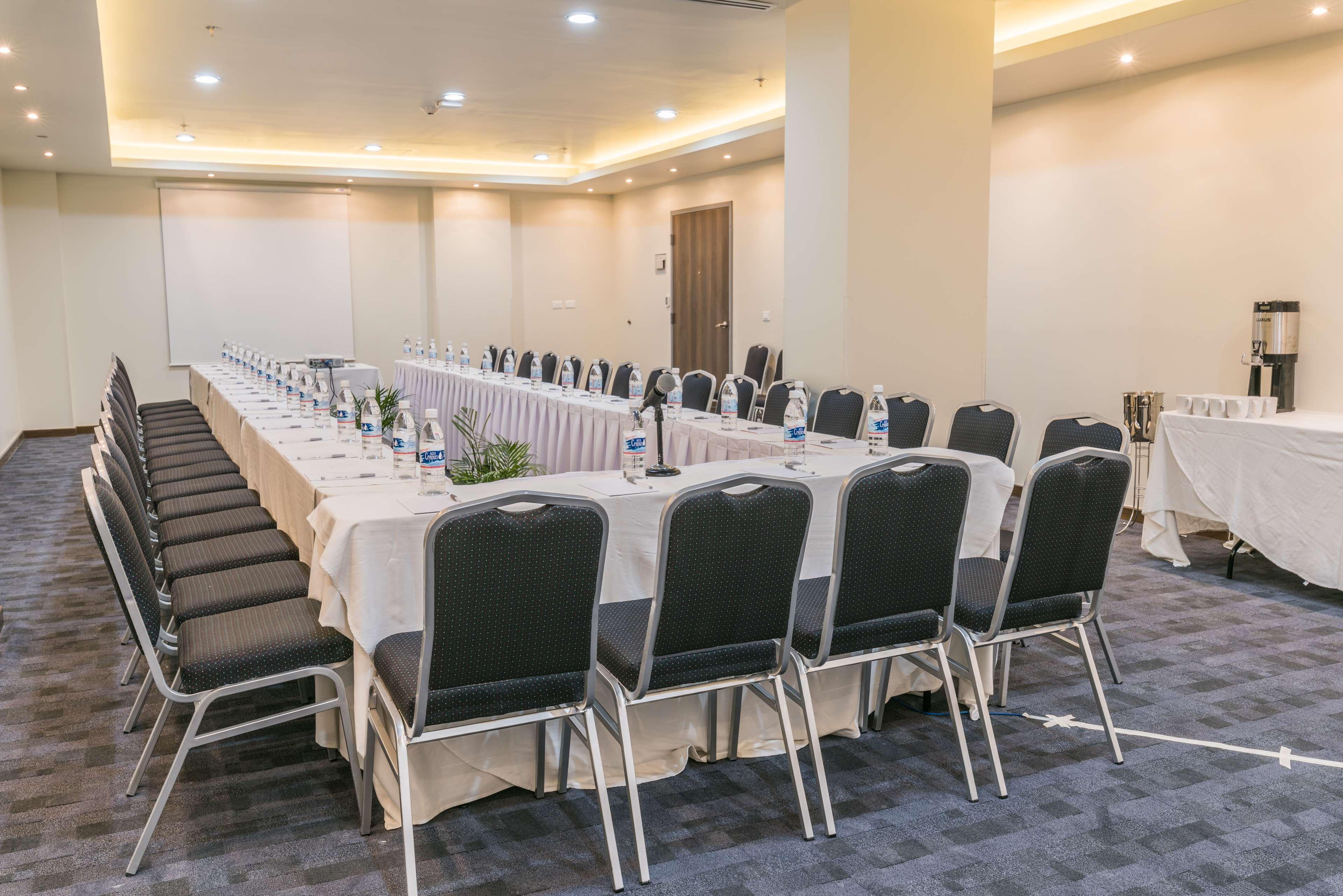 Hampton Inn & Suites By Hilton Salamanca Bajio Ngoại thất bức ảnh