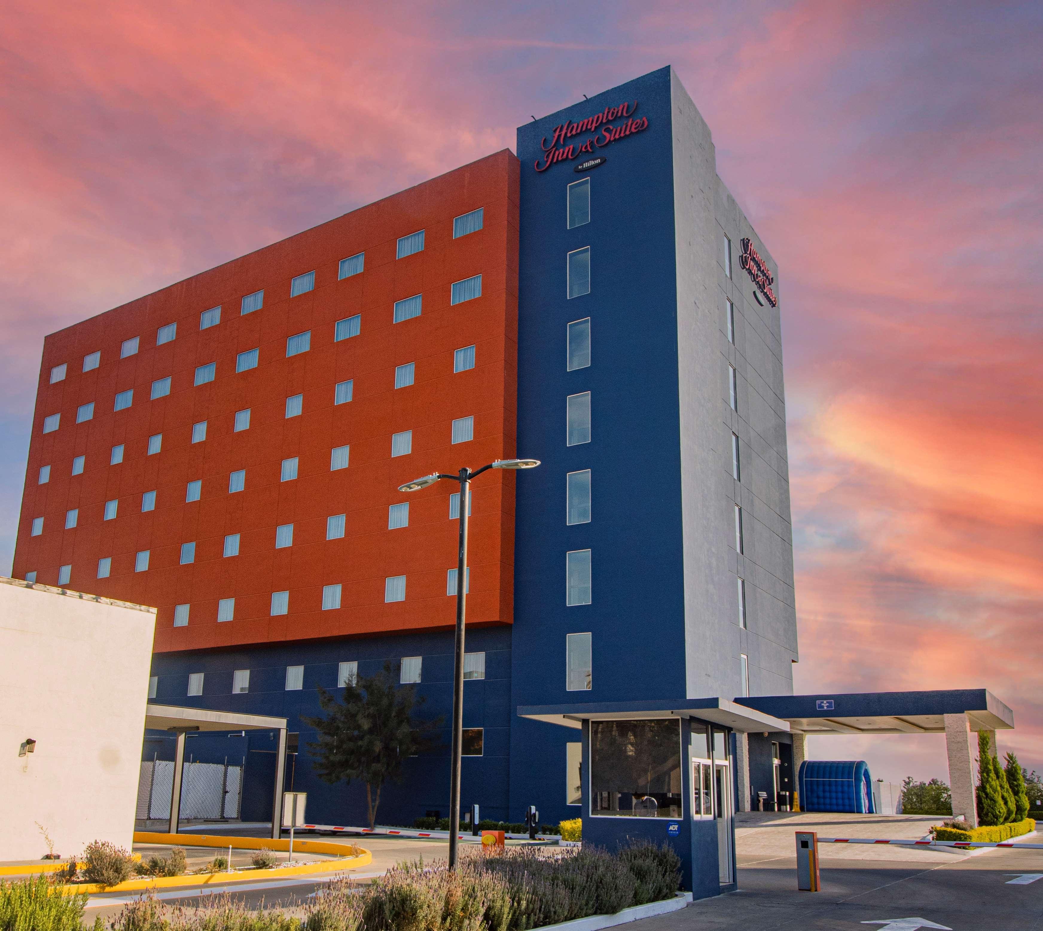 Hampton Inn & Suites By Hilton Salamanca Bajio Ngoại thất bức ảnh