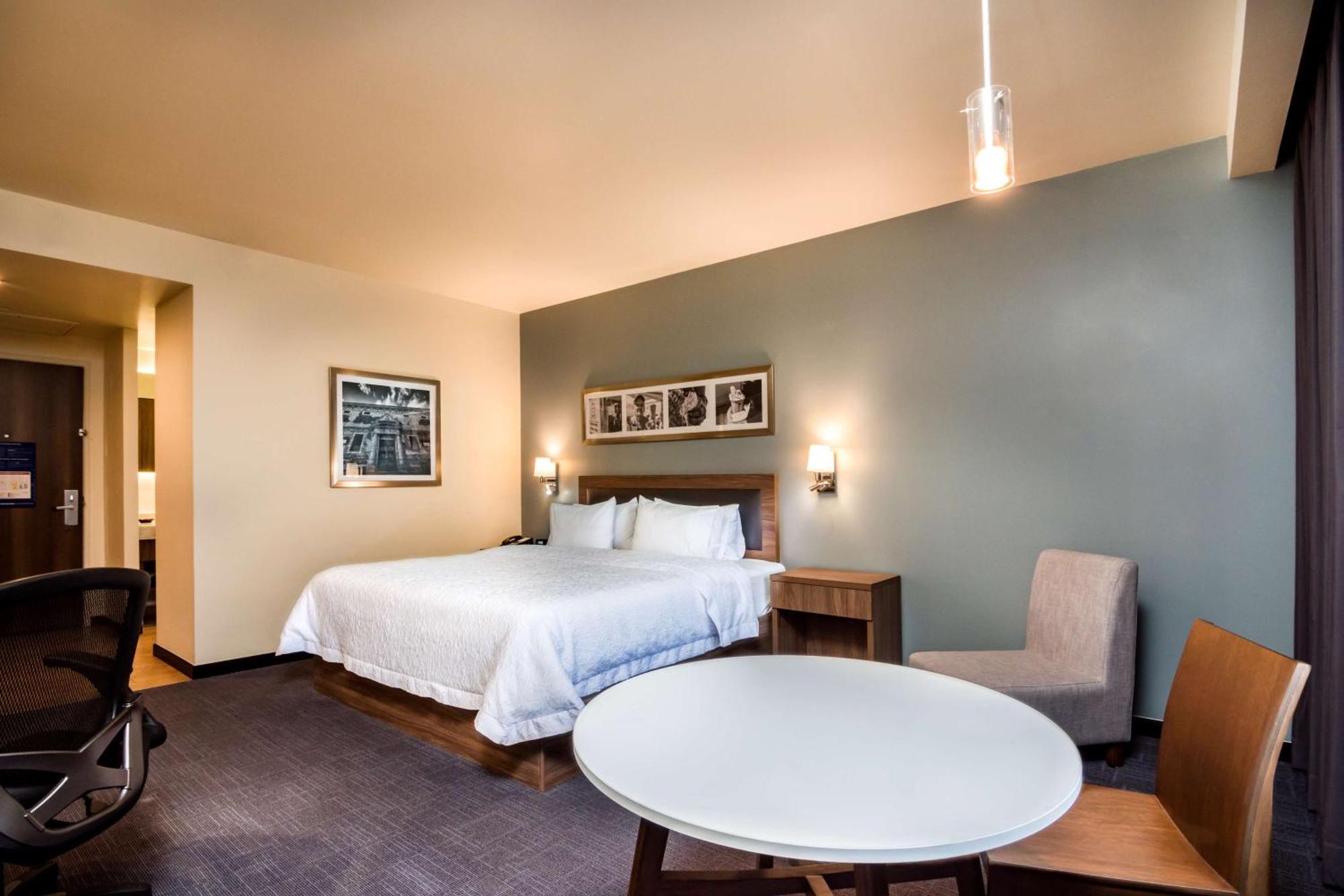 Hampton Inn & Suites By Hilton Salamanca Bajio Ngoại thất bức ảnh