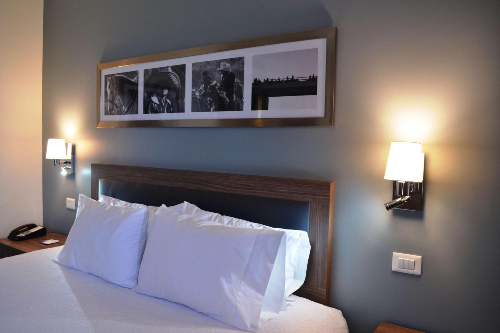 Hampton Inn & Suites By Hilton Salamanca Bajio Ngoại thất bức ảnh