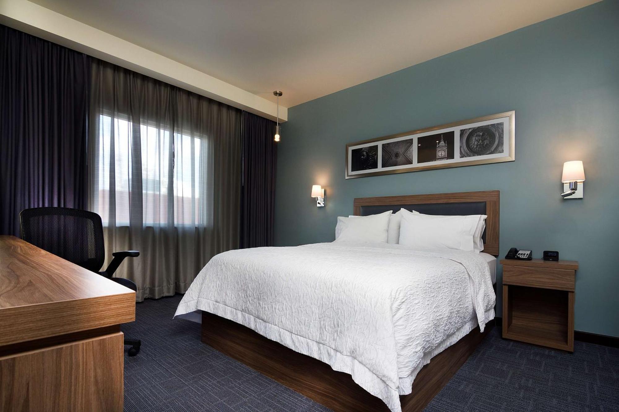 Hampton Inn & Suites By Hilton Salamanca Bajio Ngoại thất bức ảnh