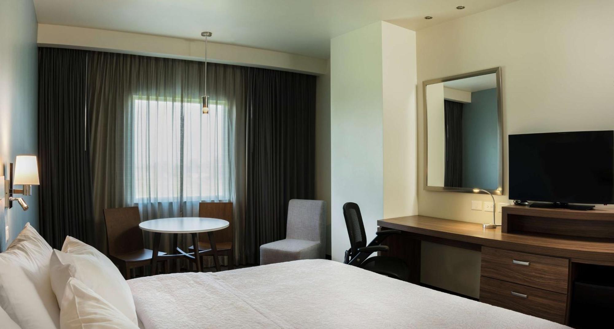 Hampton Inn & Suites By Hilton Salamanca Bajio Ngoại thất bức ảnh