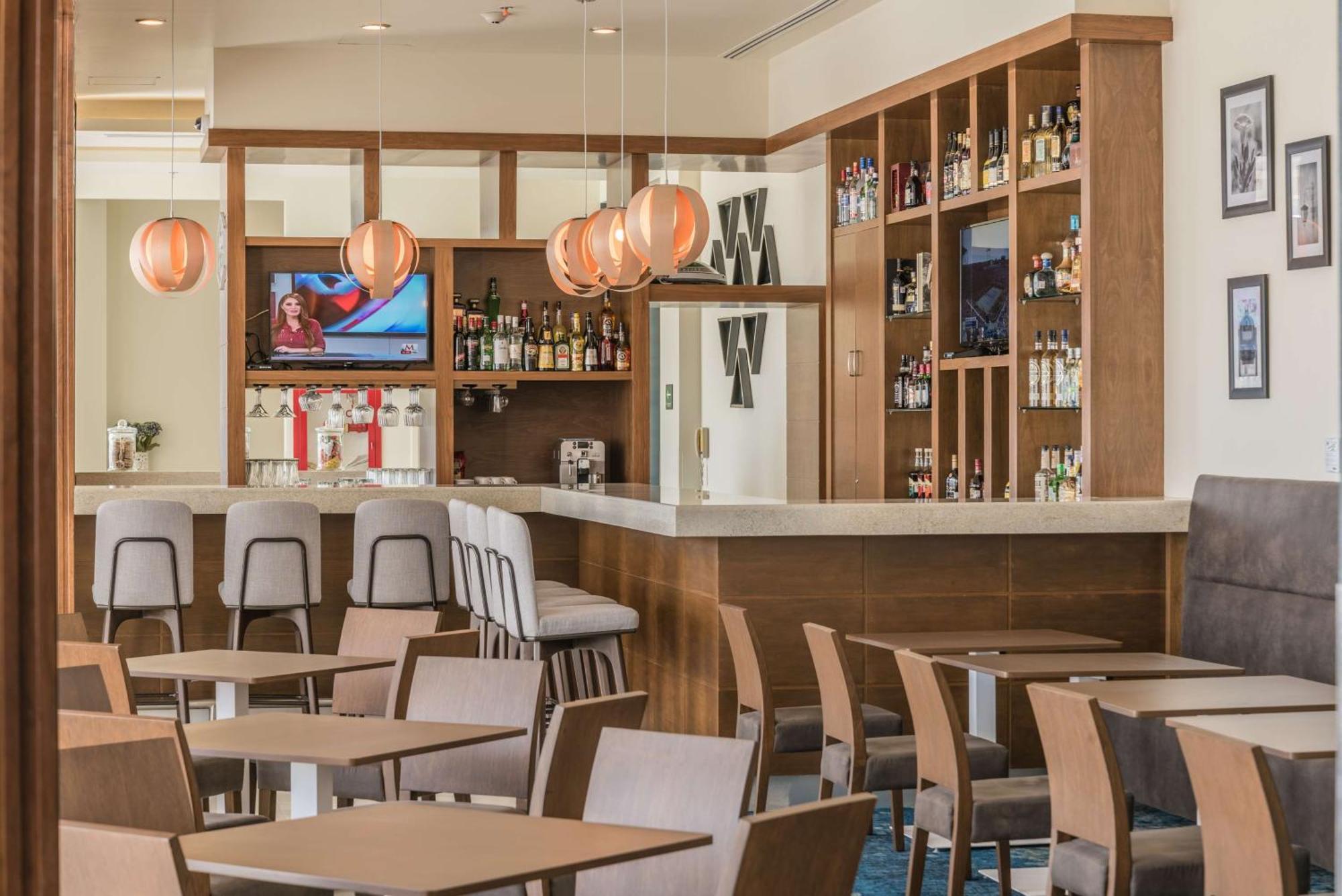 Hampton Inn & Suites By Hilton Salamanca Bajio Ngoại thất bức ảnh