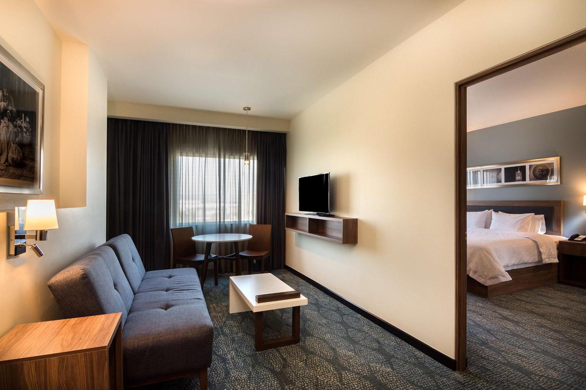 Hampton Inn & Suites By Hilton Salamanca Bajio Ngoại thất bức ảnh