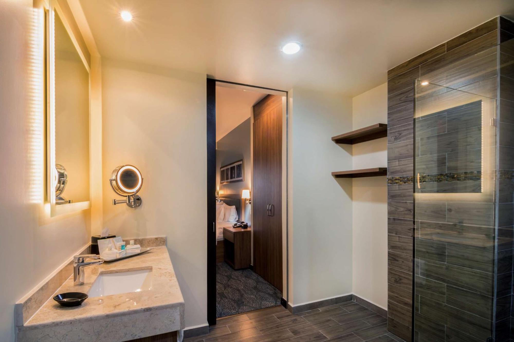 Hampton Inn & Suites By Hilton Salamanca Bajio Ngoại thất bức ảnh