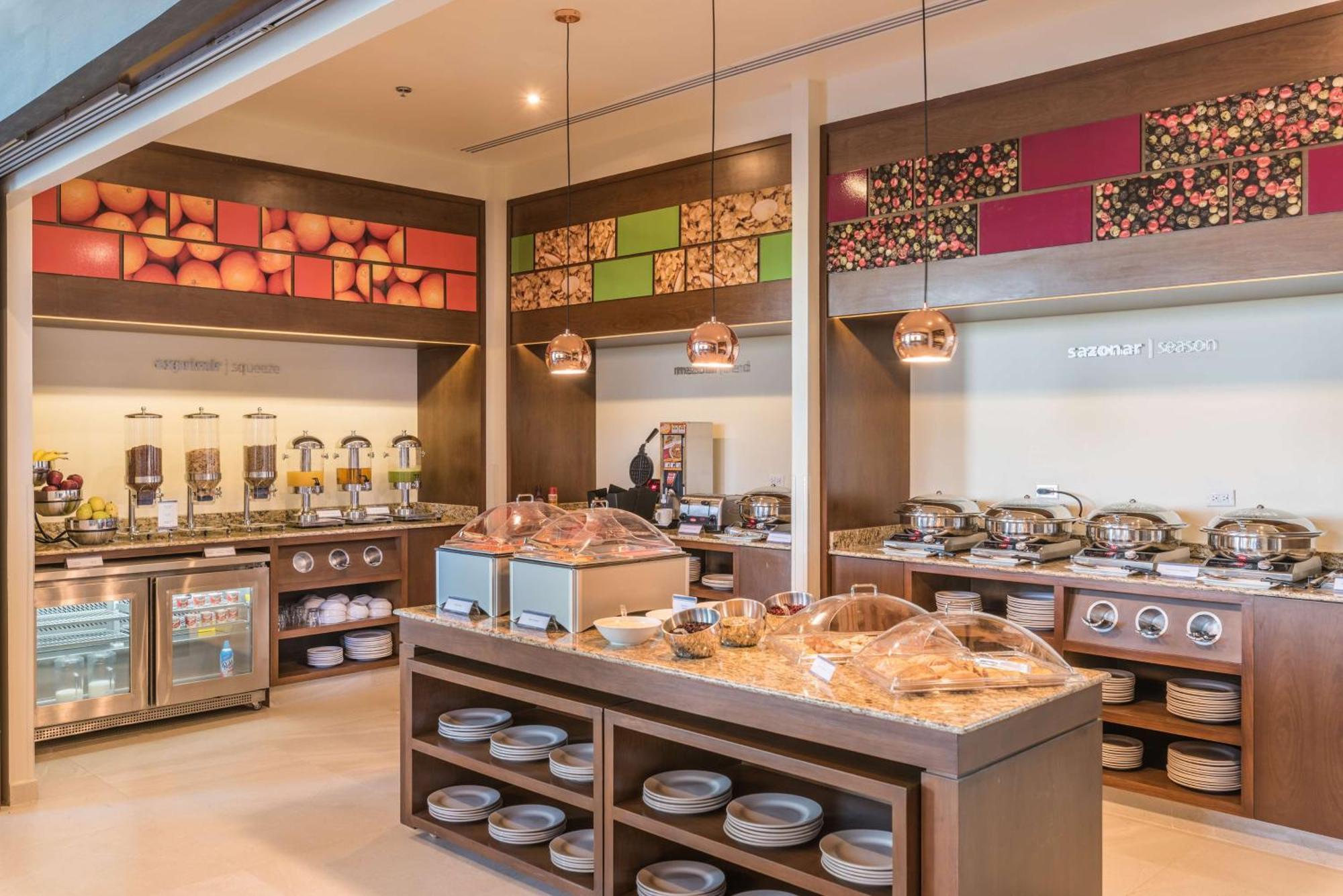 Hampton Inn & Suites By Hilton Salamanca Bajio Ngoại thất bức ảnh
