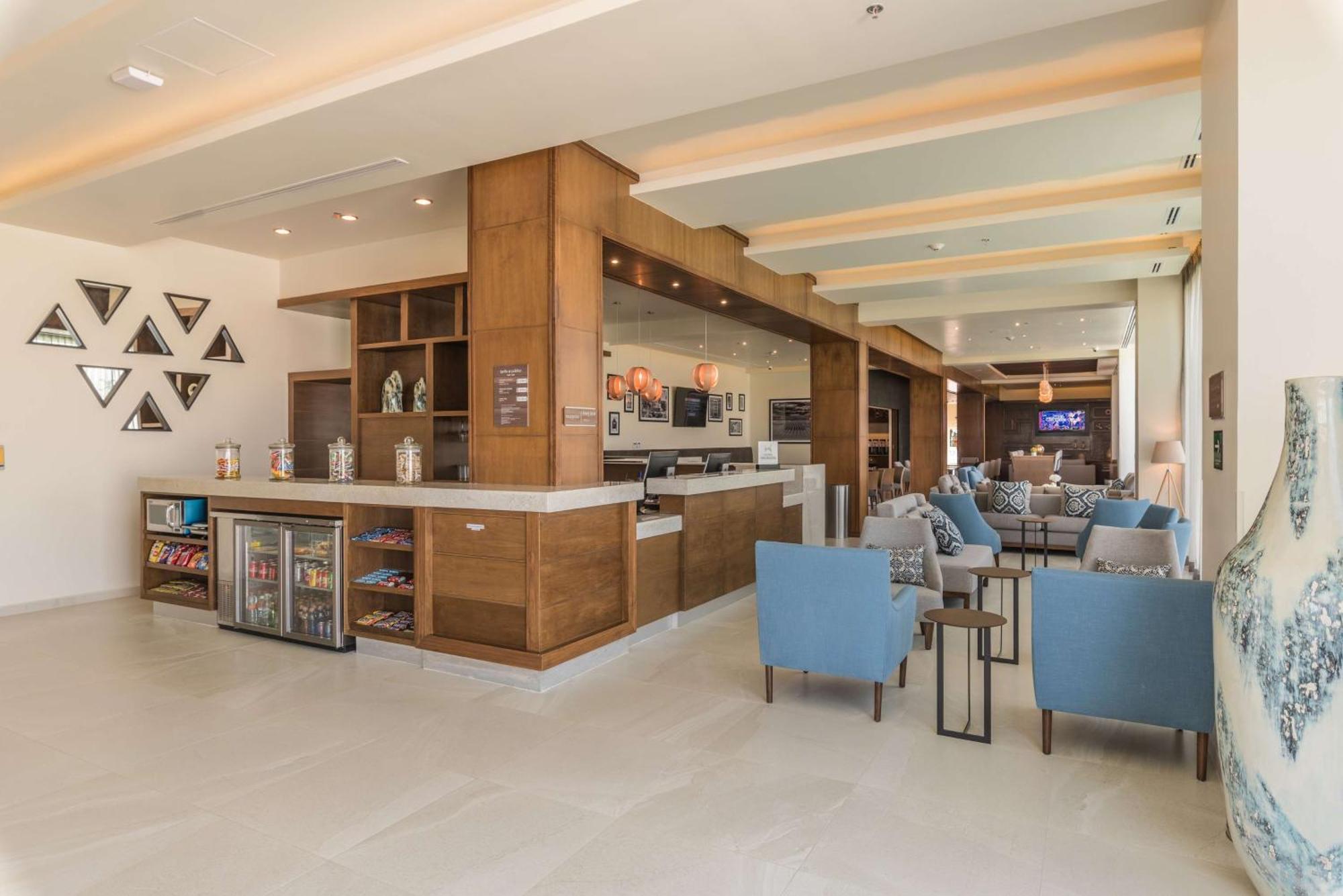 Hampton Inn & Suites By Hilton Salamanca Bajio Ngoại thất bức ảnh