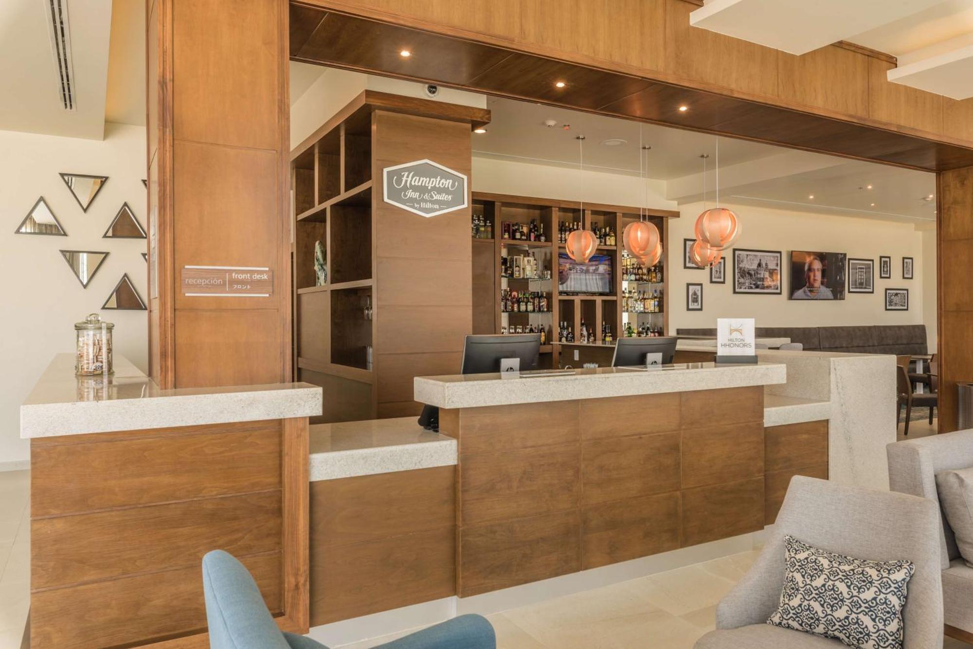 Hampton Inn & Suites By Hilton Salamanca Bajio Ngoại thất bức ảnh