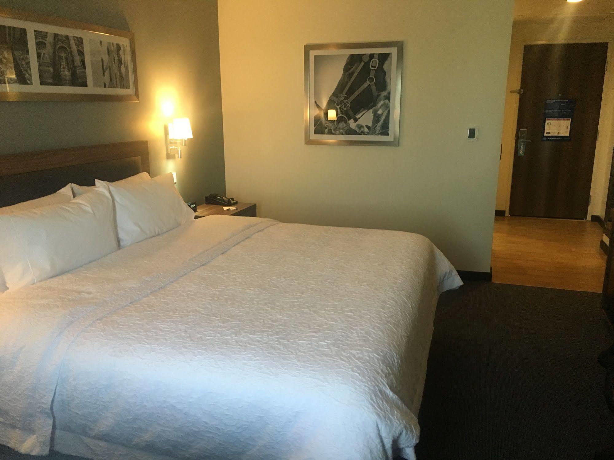 Hampton Inn & Suites By Hilton Salamanca Bajio Ngoại thất bức ảnh