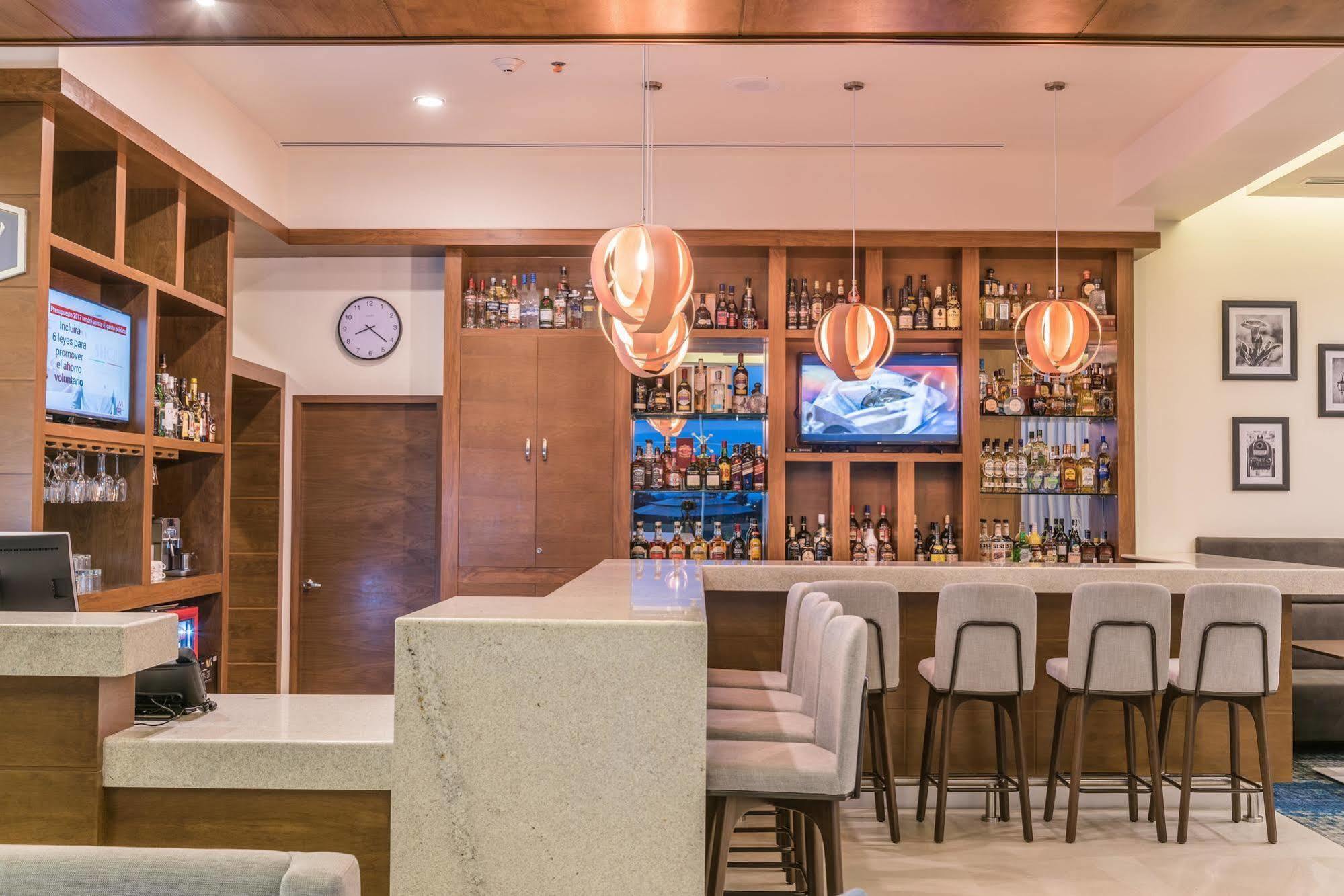 Hampton Inn & Suites By Hilton Salamanca Bajio Ngoại thất bức ảnh